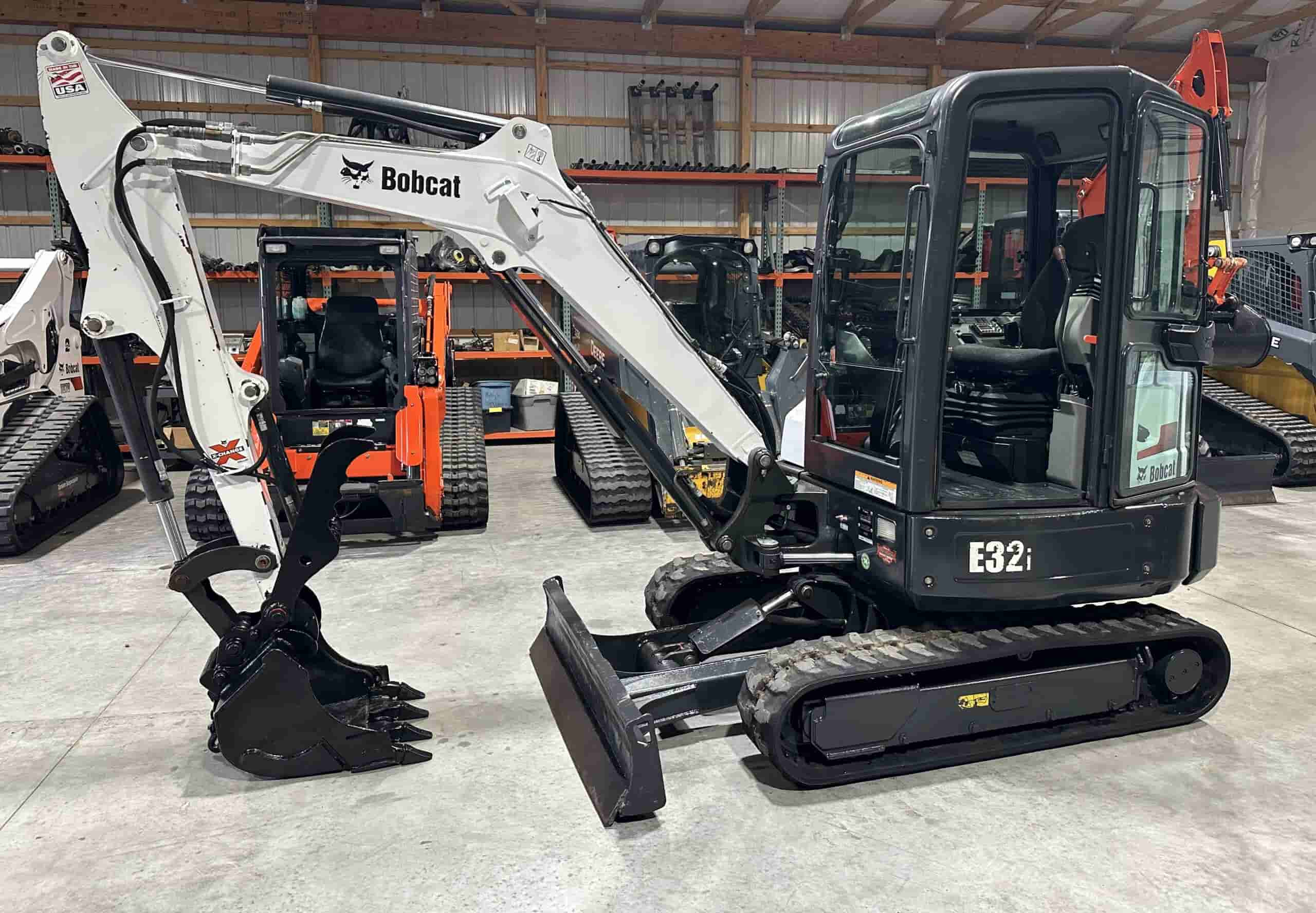 2015 BOBCAT E32i
